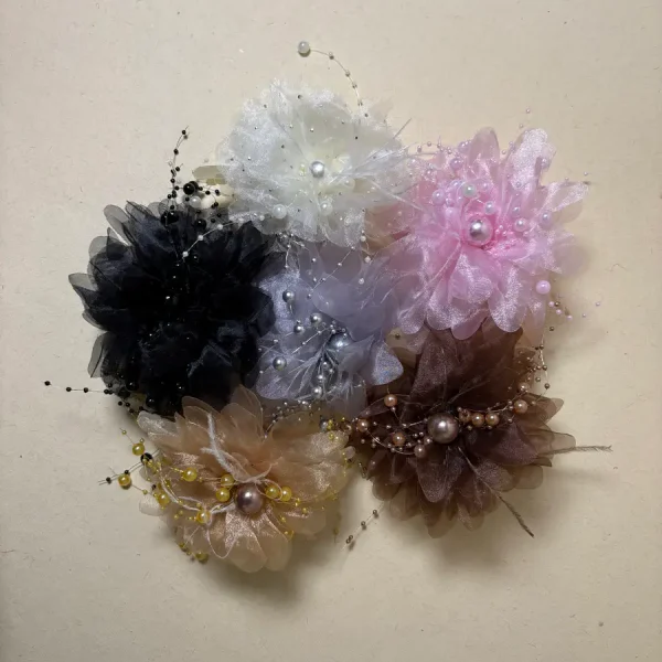 Glossy Floral Claw Clip – Beaded Statement Hair Accessory